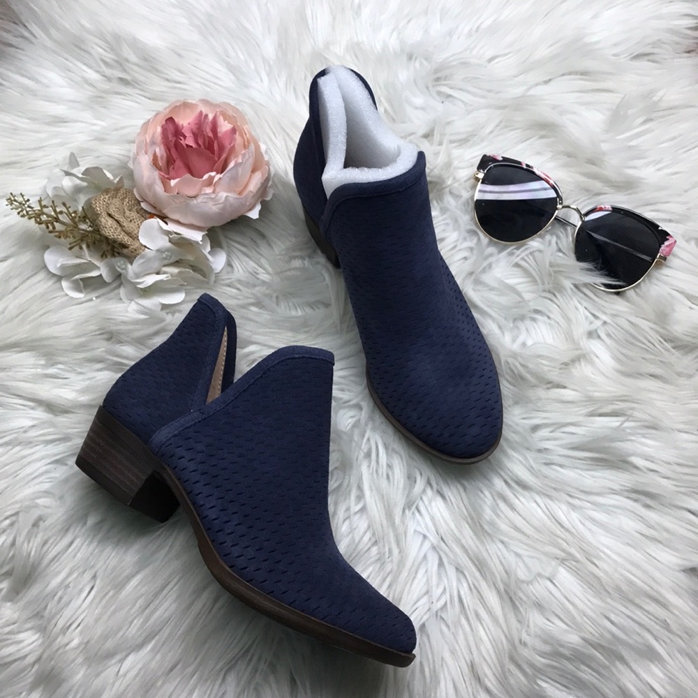 Lucky Brand Baley Perforated Chop Out Booties 5.5M